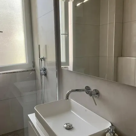 New Apartment, 15 Mins From The Airport